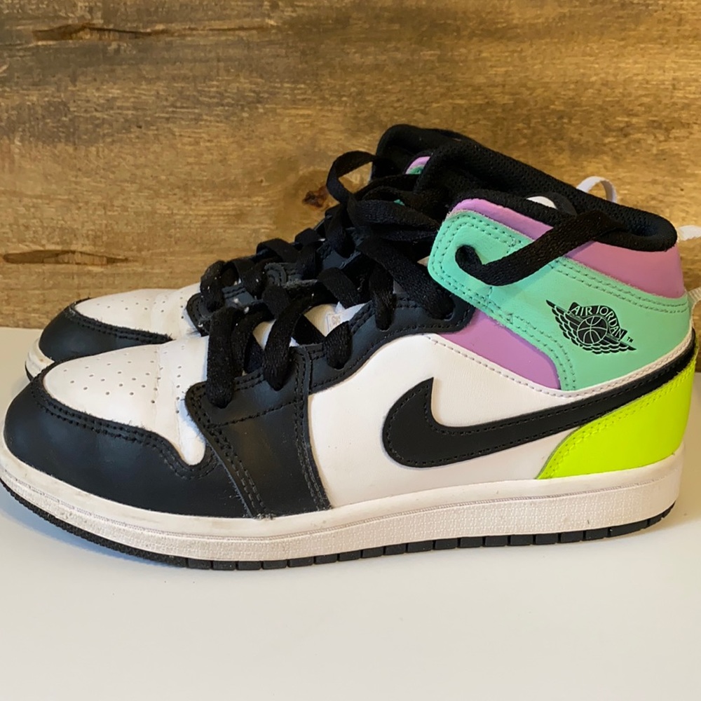 Nike Air Jordan 1 Mid Volt Green